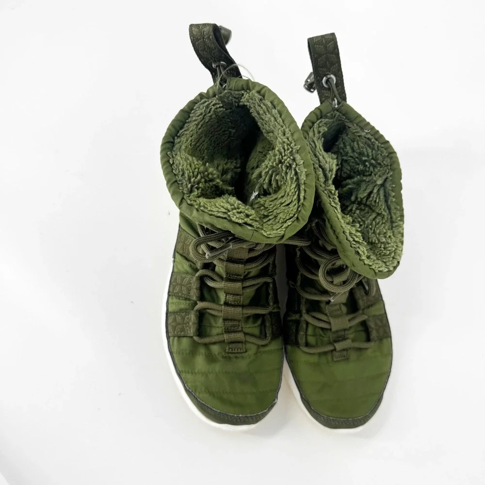 Nike Roshe Run Hi SneakerBoot Olive Green Faux Fur Winter Boots 615968-301 7.5